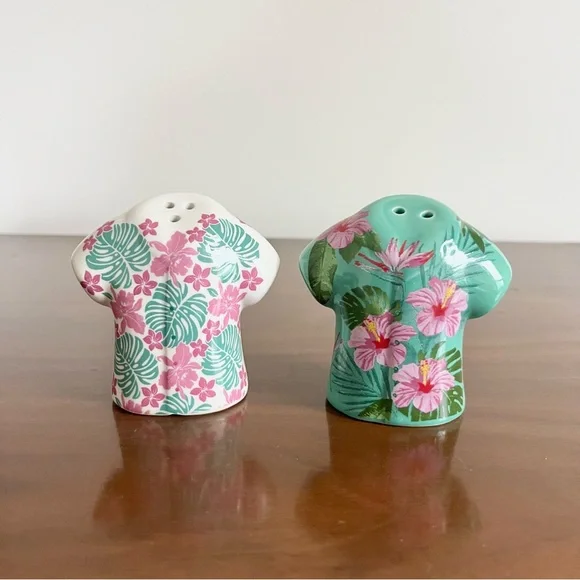 Cracker Barrel Hawaiian Aloha Shirts Salt and Pepper Shakers Set Hibiscus Leaves - Picture 6 of 6